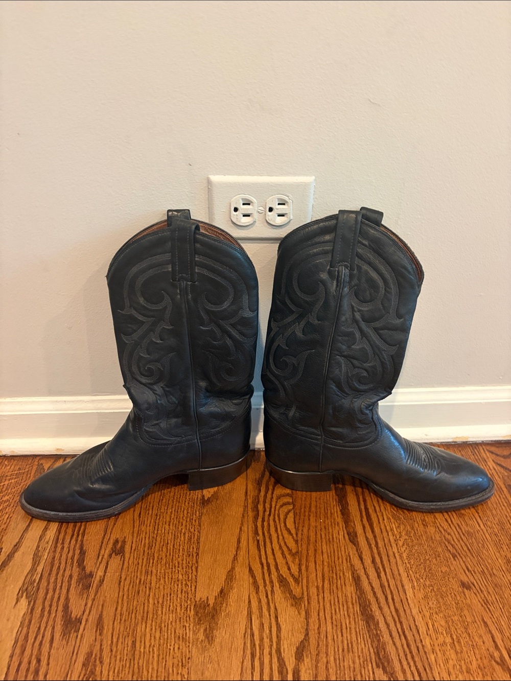 Tony Lama Black Western Embroidered Leather Cowboy Boots. Ol Buck style